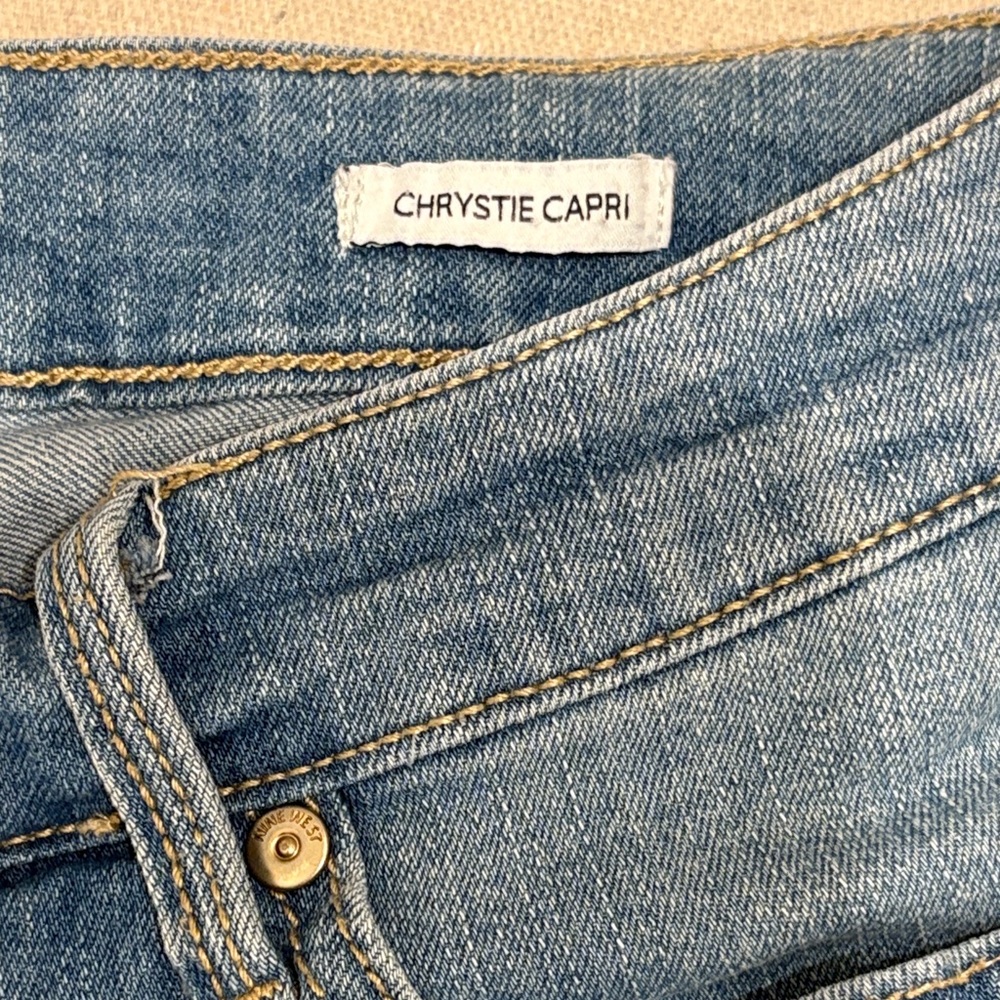2 pair of Nine West Light Blue Capri Jeans, size 4 and size 6 - Picture 8 of 9